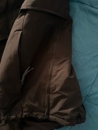 Chaqueta Pull&Bear negra con capucha