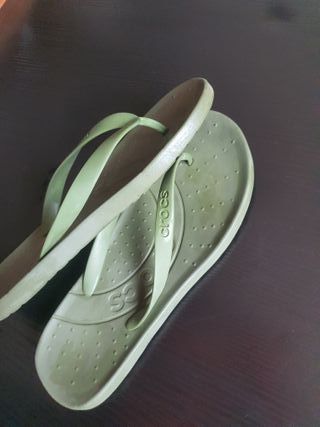 Chanclas Crocs Verdes  Unisex Talla 42
