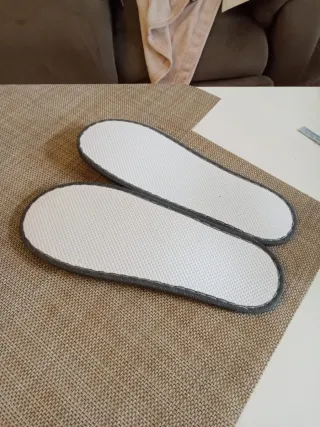 Zapatillas de casa blancas nuevas gratis regalo