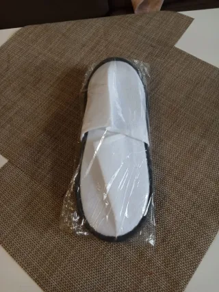 Zapatillas de casa blancas nuevas gratis regalo