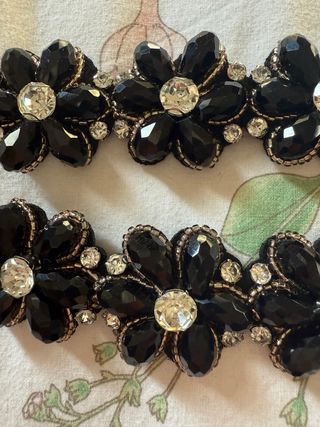 Applicazioni perline e strass fiore nero