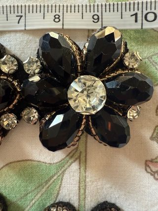 Applicazioni perline e strass fiore nero