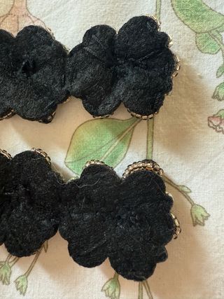 Applicazioni perline e strass fiore nero