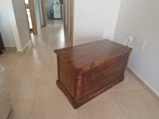 Baúl de madera decorativo