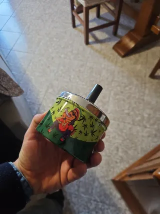 Posacenere con disegno Rasta