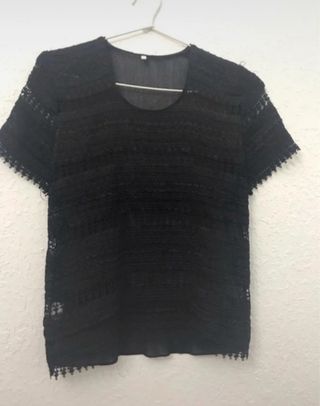 Blusa negra de encaje