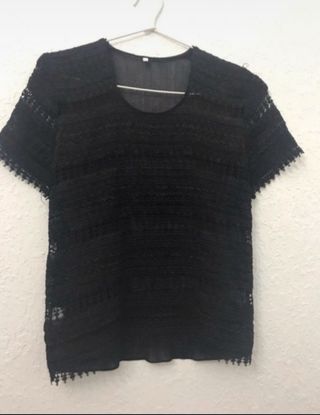 Blusa negra de encaje