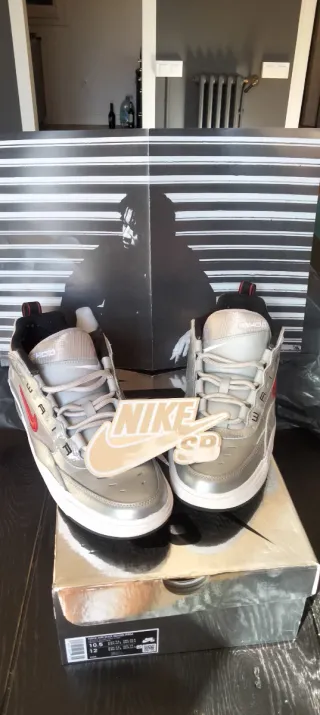 Nike Air Max Ishod PRM Plata Roja Talla 44