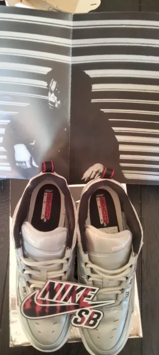 Nike Air Max Ishod PRM Plata Roja Talla 44