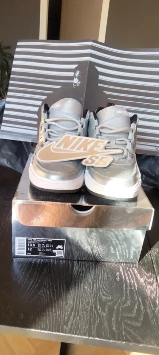 Nike Air Max Ishod PRM Plata Roja Talla 44