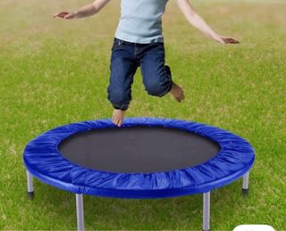 Cama elástica azul para niños