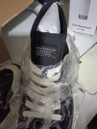 Zapatillas Levi's Negras y Beige Nuevas