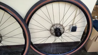 Ruedas Gravel Cube con cubierta Schwalbe G-One