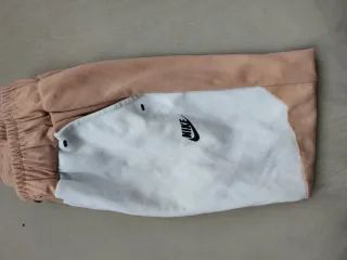 Nike Tech Beige y Blanco