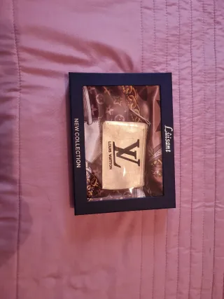 Pañuelo  con monedero a juego en su cajita