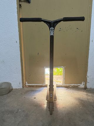 Patinete Core dorado ( vale 200€ nuevo)