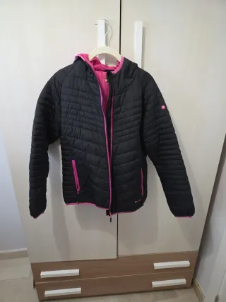 Chaqueta Mountain negra y rosa