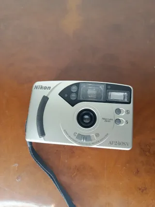 Cámara compacta Nikon AF240SV