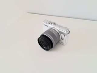 Cámara Canon EOS M200 con objetivo del kit