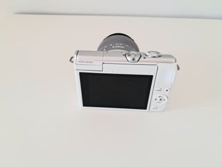 Cámara Canon EOS M200 con objetivo del kit