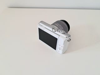 Cámara Canon EOS M200 con objetivo del kit