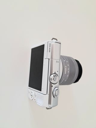 Cámara Canon EOS M200 con objetivo del kit