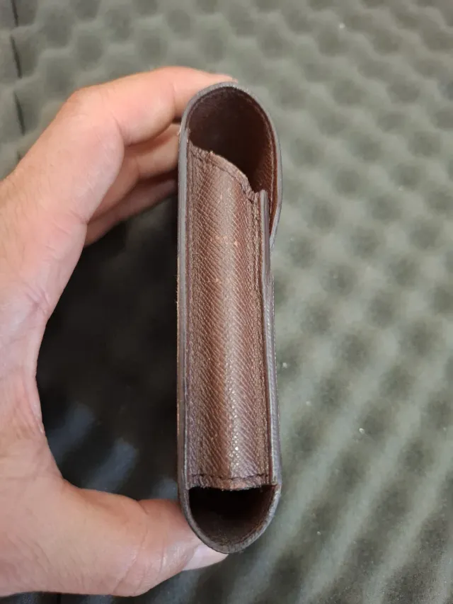 Louis Vuitton Estuche Damier Eben Marrón