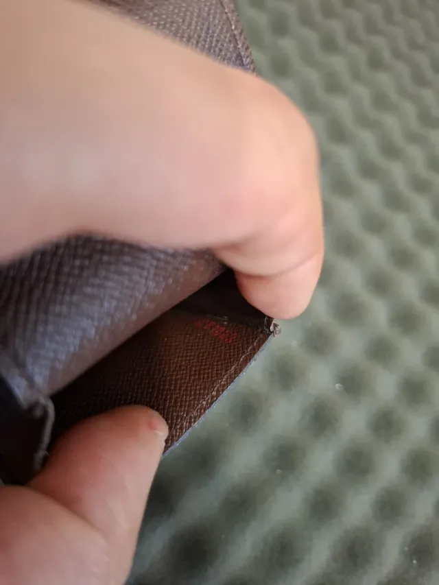 Louis Vuitton Estuche Damier Eben Marrón