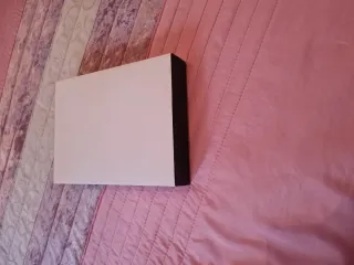 Pañuelo y monedero negro y dorado