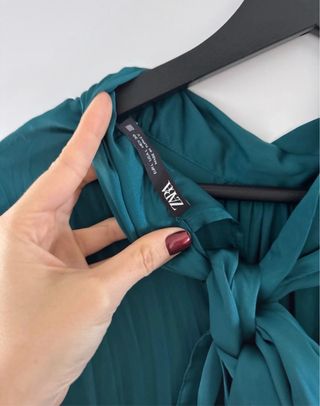 Vestido ZARA azul pato manga larga y cuello lazo