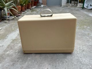 Máquina de coser antigua con pedal