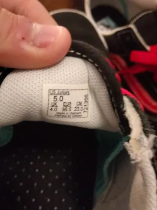 Zapatillas Vans Negras y Rojas