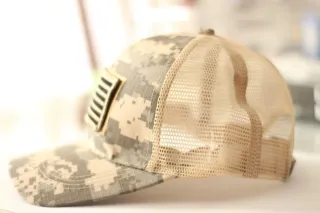 Gorra estilo militar con bandera USA