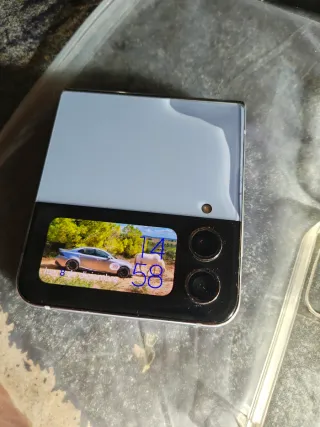 Samsung Galaxy Z Flip 4