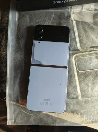 Samsung Galaxy Z Flip 4