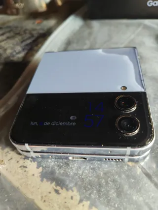 Samsung Galaxy Z Flip 4