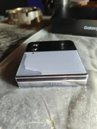 Samsung Galaxy Z Flip 4