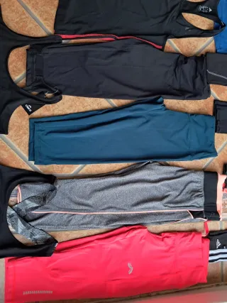Lote Ropa Deportiva Adidas Negra y Roja
