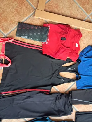 Lote Ropa Deportiva Adidas Negra y Roja