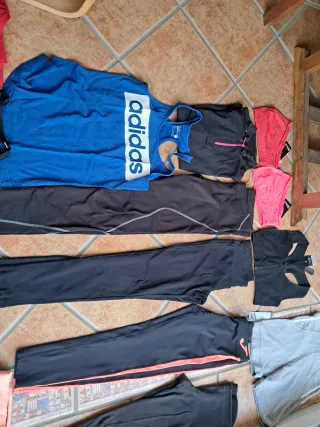 Lote Ropa Deportiva Adidas Negra y Roja