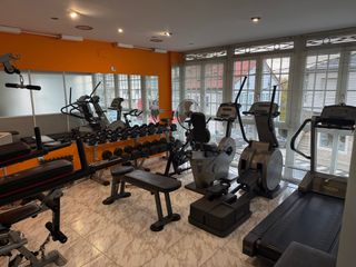 Equipamento de ginásio completo