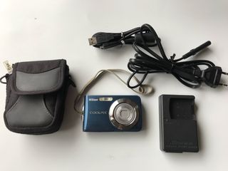 Cámara Nikon Coolpix Azul + Accesorios