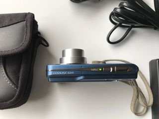 Cámara Nikon Coolpix Azul + Accesorios