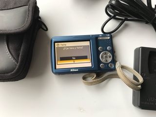 Cámara Nikon Coolpix Azul + Accesorios