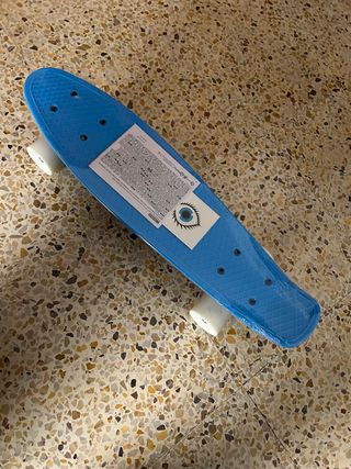 Monopatín azul