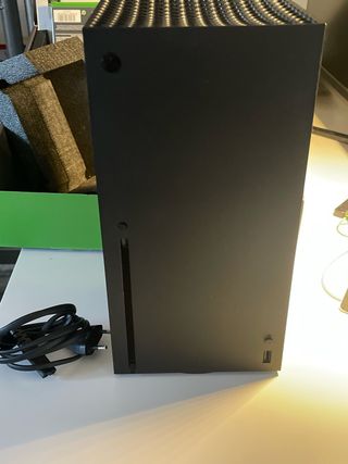 Xbox Series X con mando y 2 juegos.Todo seminuevo.