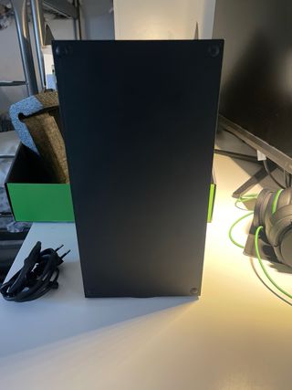 Xbox Series X con mando y 2 juegos.Todo seminuevo.