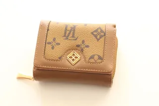 Cartera mujer marrón y dorada.