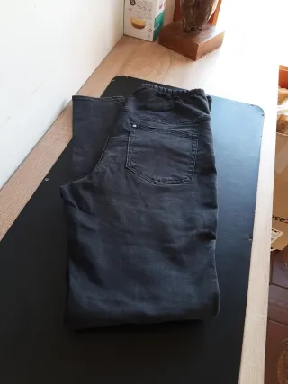 Pantalón premamá gris