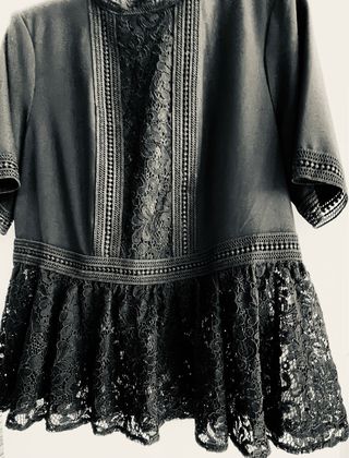 Blusa/Túnica negra con encaje, por estrenar.